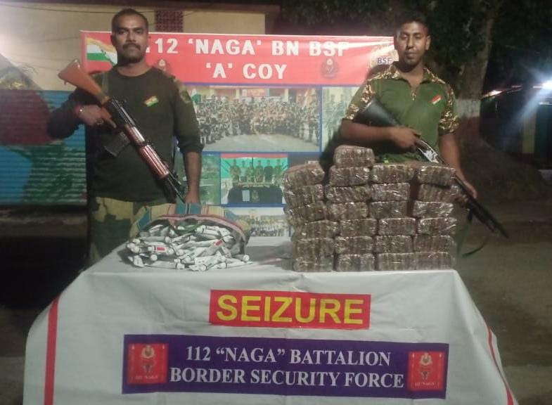 14.05.2024

In different incidents,#AlertBSF Troops of @BSF_SOUTHBENGAL foiled smuggling attempts at the International border in #WestBengal and seized 547 bottle Phensedyl,250 Clop-G cream, 300 Pkts Biri & 14 FishPin Polybags(worth ₹4.2 Lakh).
#BSFagainstSmuggling
#JaiHind