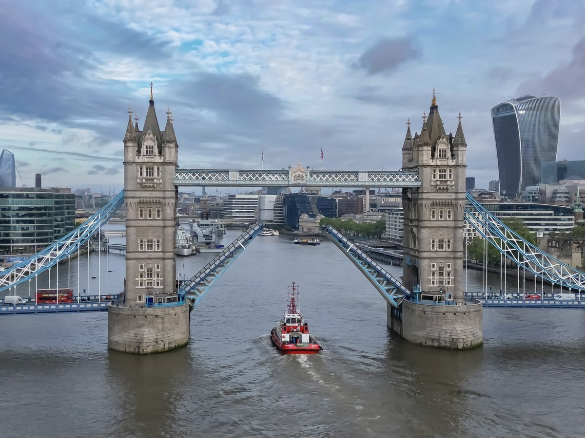 Watching #RFAProteus leave via @TowerBridge this morning, it was brilliant to see such a huge Vessel on our Thames 😊 @bbcweather @BBCLondonNews @itvlondon @SallyWeather @ChrisPage90 @visitlondon #VisitLondon @RFAHeadquarters @ThePhotoHour #stormhour @PA @TimeOutLondon