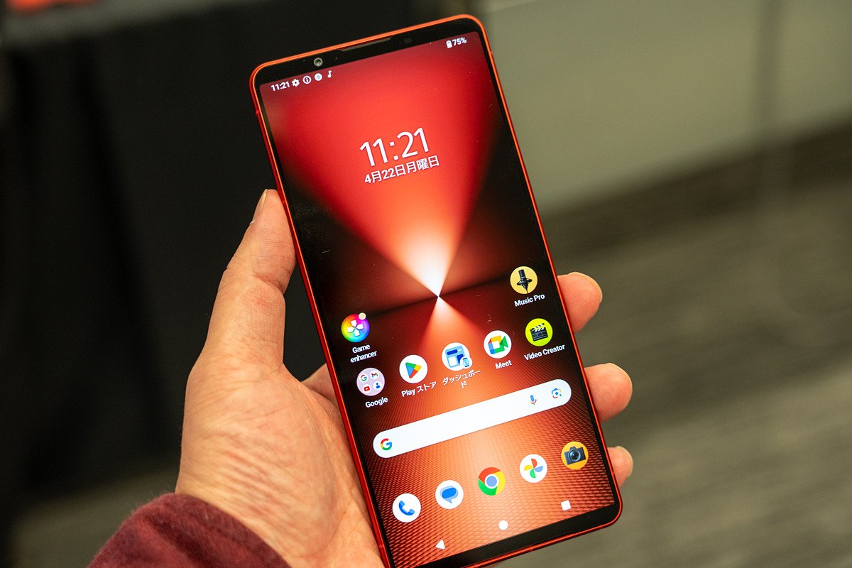 Tapi_84's tweet image. This is the new Xperia 1 Mark VI launched today. I am sorry to say this but that is reality, @sonyxperia your phones look outdated your new flagship smartphone looks like a @SamsungMobile S8