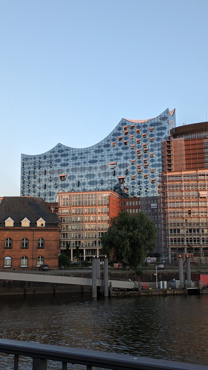 Einmal müsste ich mir das Ding auch mal im fertigen Zustand ansehen. 😉 #Hamburg #Elbphilharmonie