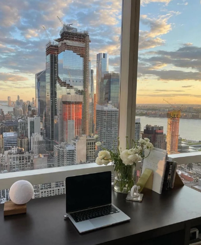 HueKatelin's tweet photo. Good morning New York, we have met https://t.co/cS2YloClSI