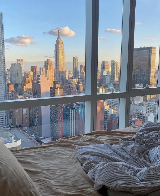 HueKatelin's tweet photo. Good morning New York, we have met https://t.co/cS2YloClSI