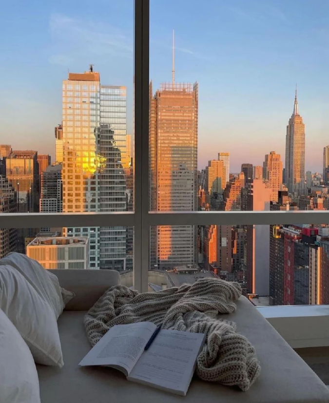HueKatelin's tweet photo. Good morning New York, we have met https://t.co/cS2YloClSI
