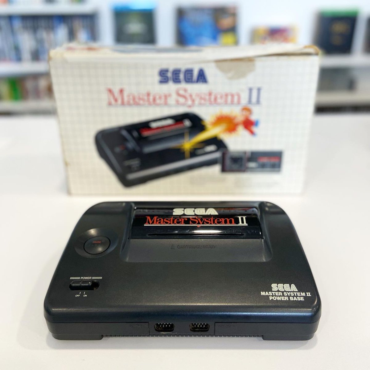 Julio Juncal, veciño de #Cangas, colabora co Museo do Videoxogo doando unha fermosa #Sega Master System II nun espectacular estado de conservación. GRAZAS!

#museo #doazon #seanimodelucro #proxectocolectivo #cultura