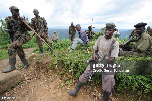 Under Tshisekedi, the genocidal FDLR—supposed to be disarmed as per the peace agreements—is integrated & supported by the Congolese army, FARDC. This betrayal heightens regional instability. #TshisekediAgainstPeace #TshisekediIsKilling