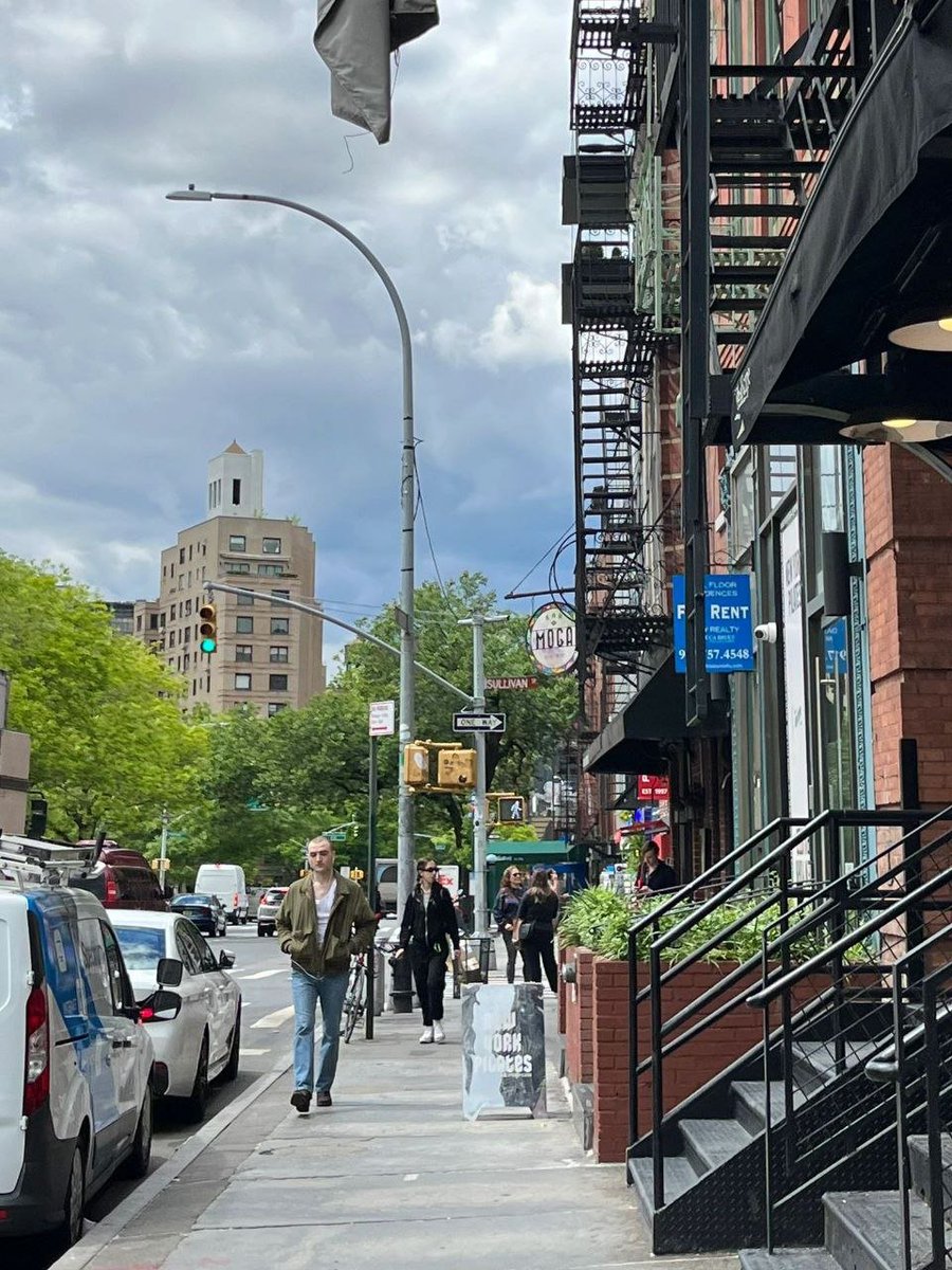 HueKatelin's tweet photo. This should be the street in New York that many people want to see. Now there are fewer and fewer people in New York https://t.co/LdNmDx9WGR