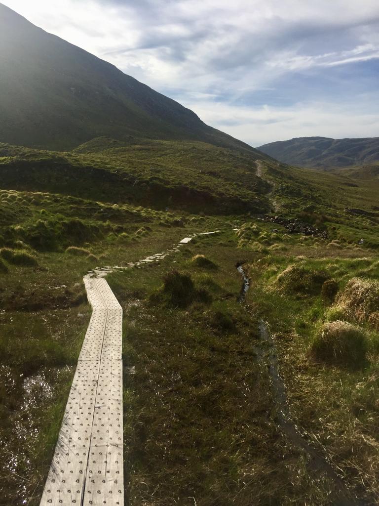 The Bangor trail is for the more experienced hikers, it takes in some of the most remote parts of Wild Nephin National Park. This stunning hike streches from Newport to Bangor Erris 🥾 📷Phil McHale #hiking #scenery #NorthMayo