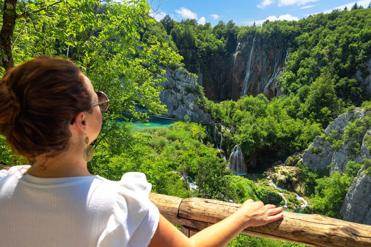 Discover 5 reasons why staying for more than 3 days will enrich your experience and unveil hidden treasures near the Park. ➡️aluxurytravelblog.com/2023/03/28/5-r…
#PlitviceLakes #NationalPark #croatiafulloflife #plitvicefullexperience #plitvicevalleys #UNESCO #discoverplitvice
