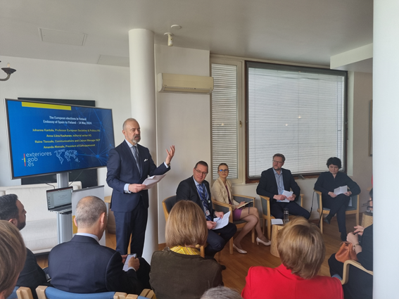Insightful discussion into the dynamics behind the J9 elections in Finland. 🙏Warm thanks to our top notch panellists <a href="/johanna_kantola/">Johanna Kantola</a> <a href="/AL_Kauhanen/">Anna-Liina Kauhanen</a> <a href="/tiessalo/">Raine Tiessalo</a> <a href="/AmandaAlvesalo/">Amanda Alvesalo</a> &amp; moderator <a href="/ismoulvila/">Ismo Ulvila</a> for a deep and engaging conversation on this important EU ballot