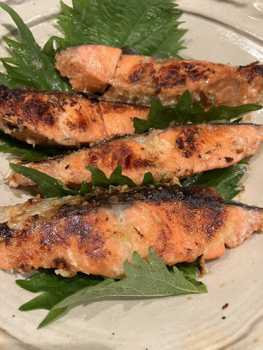 OY97SFyf516OvCw's tweet image. #十三東
#おばんざい
#オカンの味

お疲れ様です🙂
5月15(水)
   ～本日のおすすめ～
♪アスパラと人参の肉巻き
♪なすのネギ揚げ浸し
♪鮭の味噌焼き

鮭が少し焦げてしまいました💦
手作り味噌をもう少し取り除けば良かった💦💦

本日もまお2は17時OPENです🍻
宜しくお願いいたします
(ˊo̶̶̷᎑o̶̶̷`)