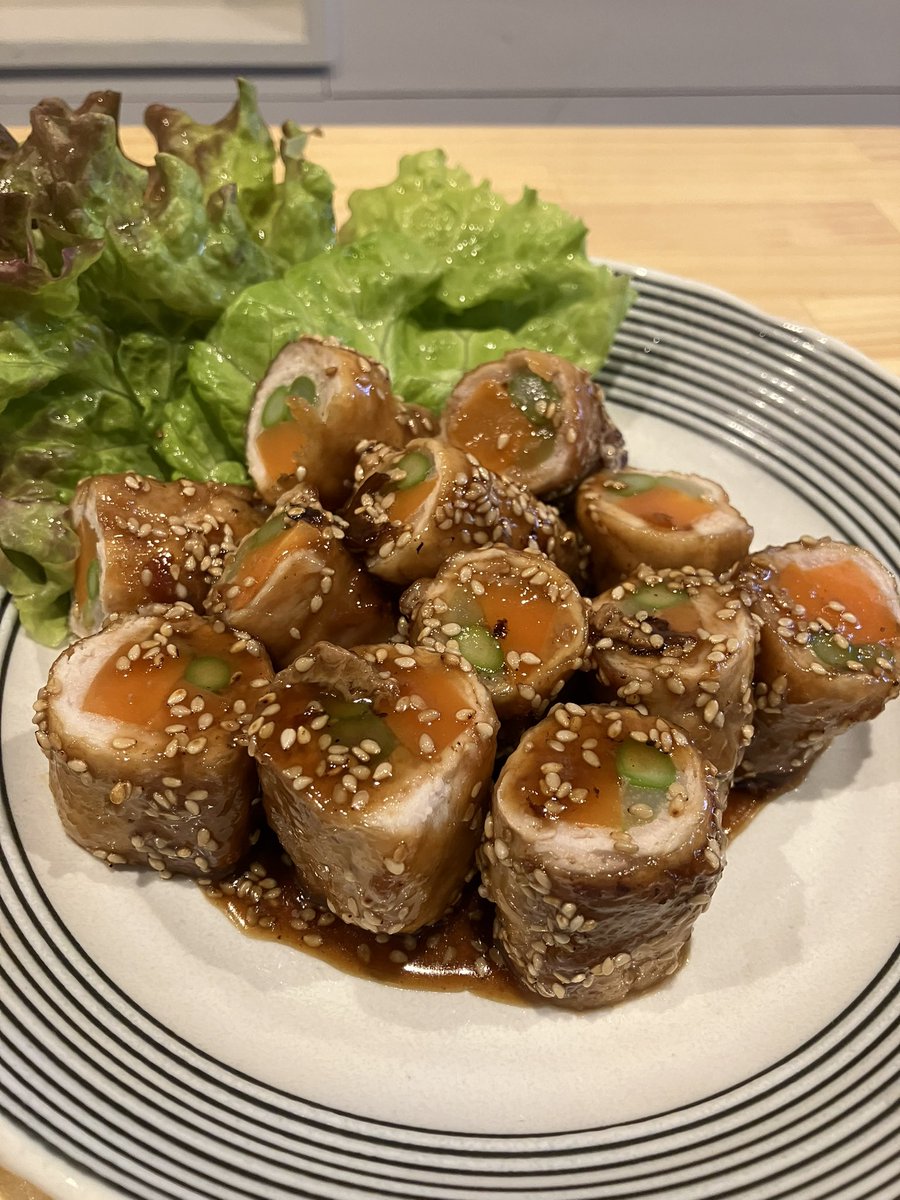 OY97SFyf516OvCw's tweet image. #十三東
#おばんざい
#オカンの味

お疲れ様です🙂
5月15(水)
   ～本日のおすすめ～
♪アスパラと人参の肉巻き
♪なすのネギ揚げ浸し
♪鮭の味噌焼き

鮭が少し焦げてしまいました💦
手作り味噌をもう少し取り除けば良かった💦💦

本日もまお2は17時OPENです🍻
宜しくお願いいたします
(ˊo̶̶̷᎑o̶̶̷`)