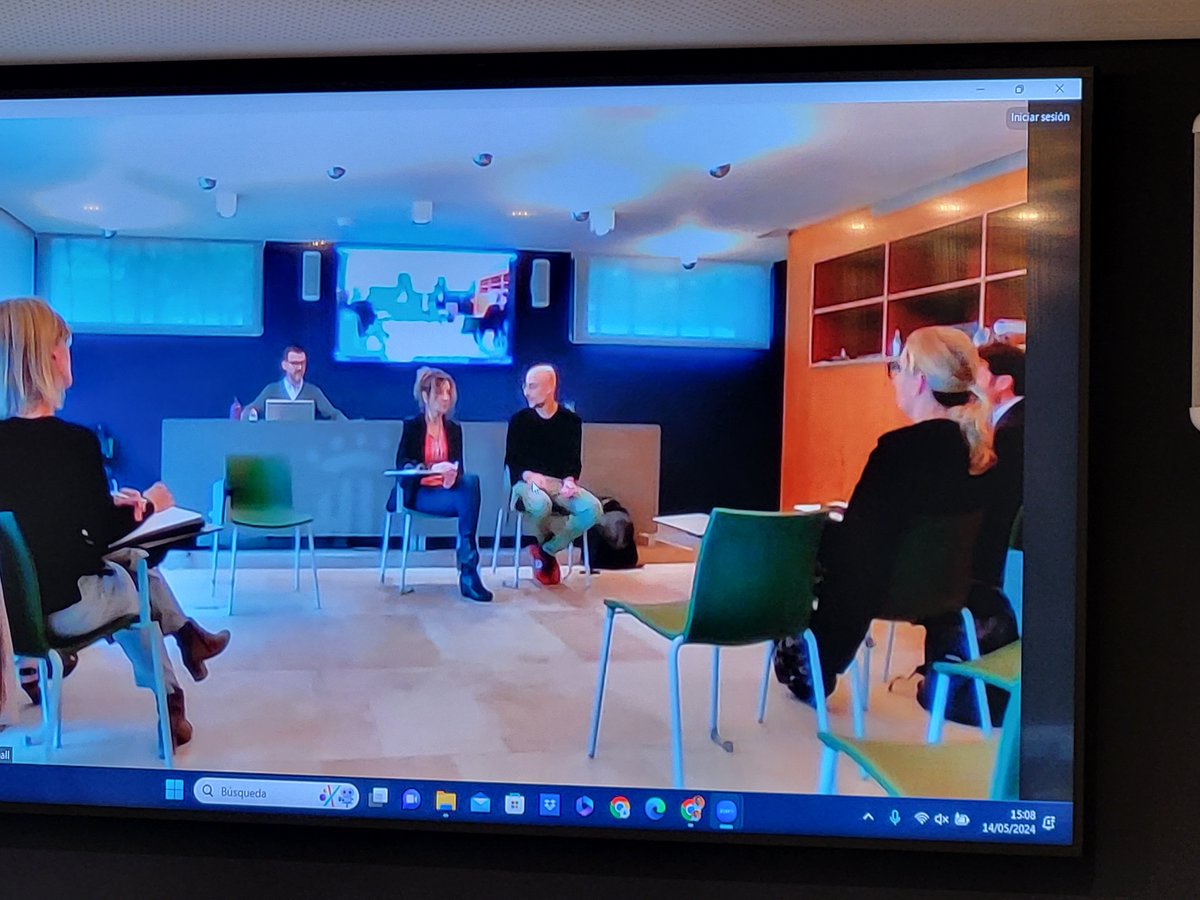 📚Gràcies a <a href="/davidespinos/">David Espinós</a> i <a href="/mercealaball/">Mercè Alaball</a>, per la magnífica sessió de #formació que van oferir ahir, en modalitat presencial i online, per parlar d'eines de #comunicació en #mediació. 
#formacioprocura