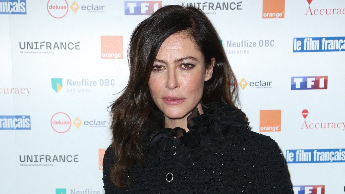 #MeToo français : l’actrice Anna Mouglalis rassemble 100 personnalités pour réclamer une loi contre les violences sexuelles dlvr.it/T6vRzk