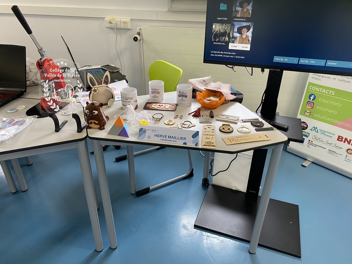 C’est parti pour l’accueil des élèves au Laboratoire Numérique de Darney : au programme la découverte de la web radio, de la web TV… et beaucoup d’autres choses. #TNE des Vosges #TNE88