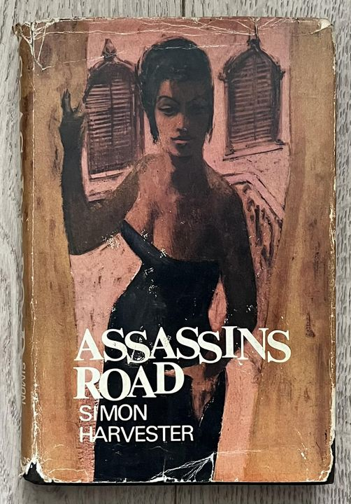 The UK hardcover edition of Assassins Road by Simon Harvester (Henry St. John Clair Rumbold-Gibbs, published by Jarrolds in 1965, and with cover art by Oliver Elmes. #AssassinsRoad #SimonHarvester #1960s #book #books #coverart #cover #artwork #mystery