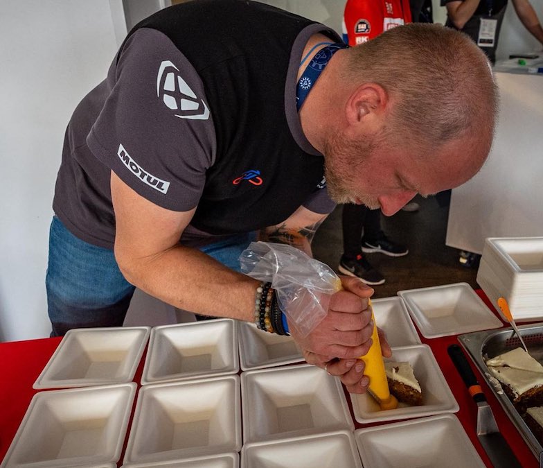 Victoire aux 24H du Mans pour le lycée Maurice MARLAND, article passionnant à découvrir ici : …tellerie-restauration.ac-normandie.fr/Victoire-aux-2… @yoshimura_sert_motul_official <a href="/DurandAnnabel/">Annabel Durand</a> <a href="/24heuresmotos/">24 Heures Motos</a> <a href="/sertofficiel/">SERT Suzuki Officiel</a> @circuitdes24heures
<a href="/benoit/">Benoit</a>.guernet <a href="/a/">a</a>.despelchain_photo #24hmotos #circuitdes24heures