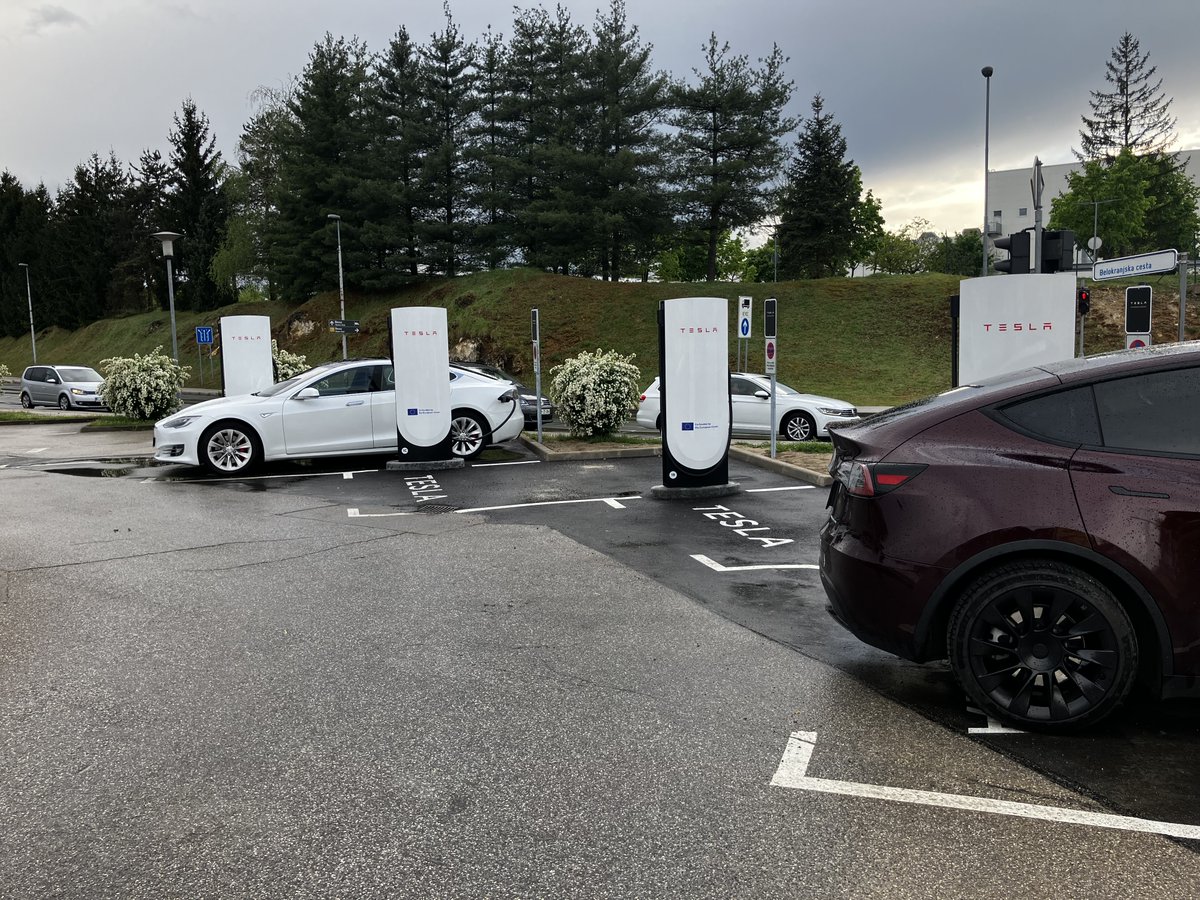 New Tesla Supercharger: Novo Mesto, Slovenia (4 stalls) tesla.com/en_eu/findus?l…