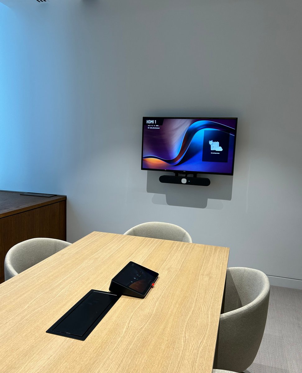 AvitaTech's tweet image. Need a sleek new boardroom? Look no further! Avita&apos;s got you covered! From installation to training, we&apos;ve got your back every step of the way! #Avita #BoardroomSolutions