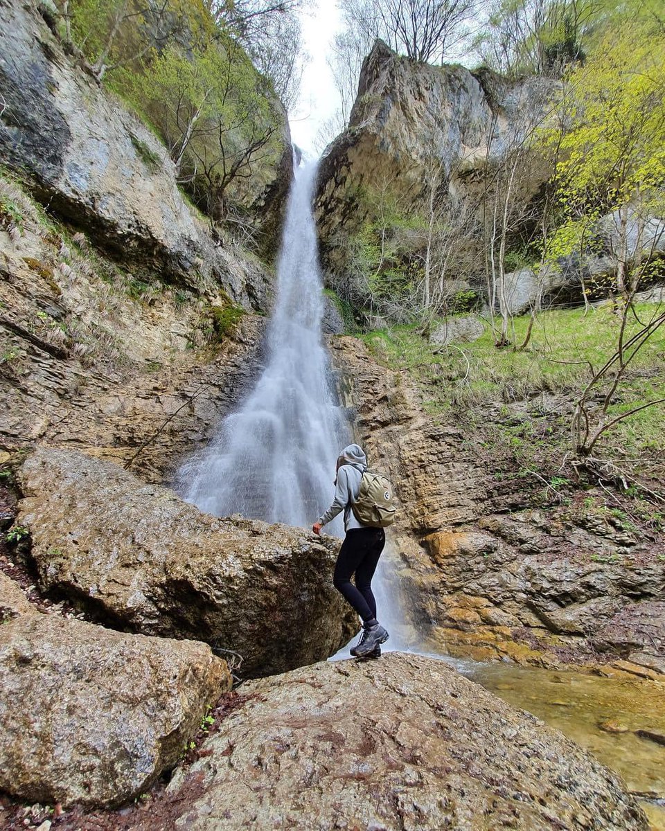 Un gioco d'acqua di rara bellezza si muove in due poderosi salti: le spettacolari #cascate di San Giovanni in località Bocca di Valle di #Guardiagrele (CH)! Scopri di più 👇 abruzzoturismo.it/it/destinazion… #Abruzzo #turismo #wildabruzzo #viaggioinabruzzo 📷ila_dt (Instagram)