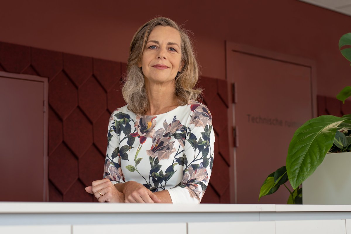 Agnes Kant, epidemioloog en directeur van Bijwerkingencentrum Lareb, is per 15 mei benoemd tot bijzonder hoogleraar innovatie van farmacovigilantie aan het LUMC/Universiteit Leiden. Lees het volledige bericht op onze website ➡️ ap.lc/mwmXF