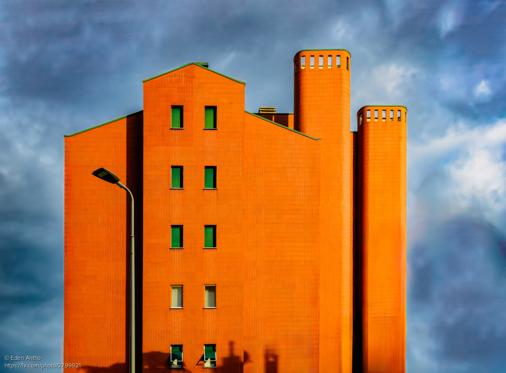 'Green eyes' by Eden Antho 1x.com/photo/2799921/… #architecturephotography #facade #orange #green #eyes #fineartphotography #shadows