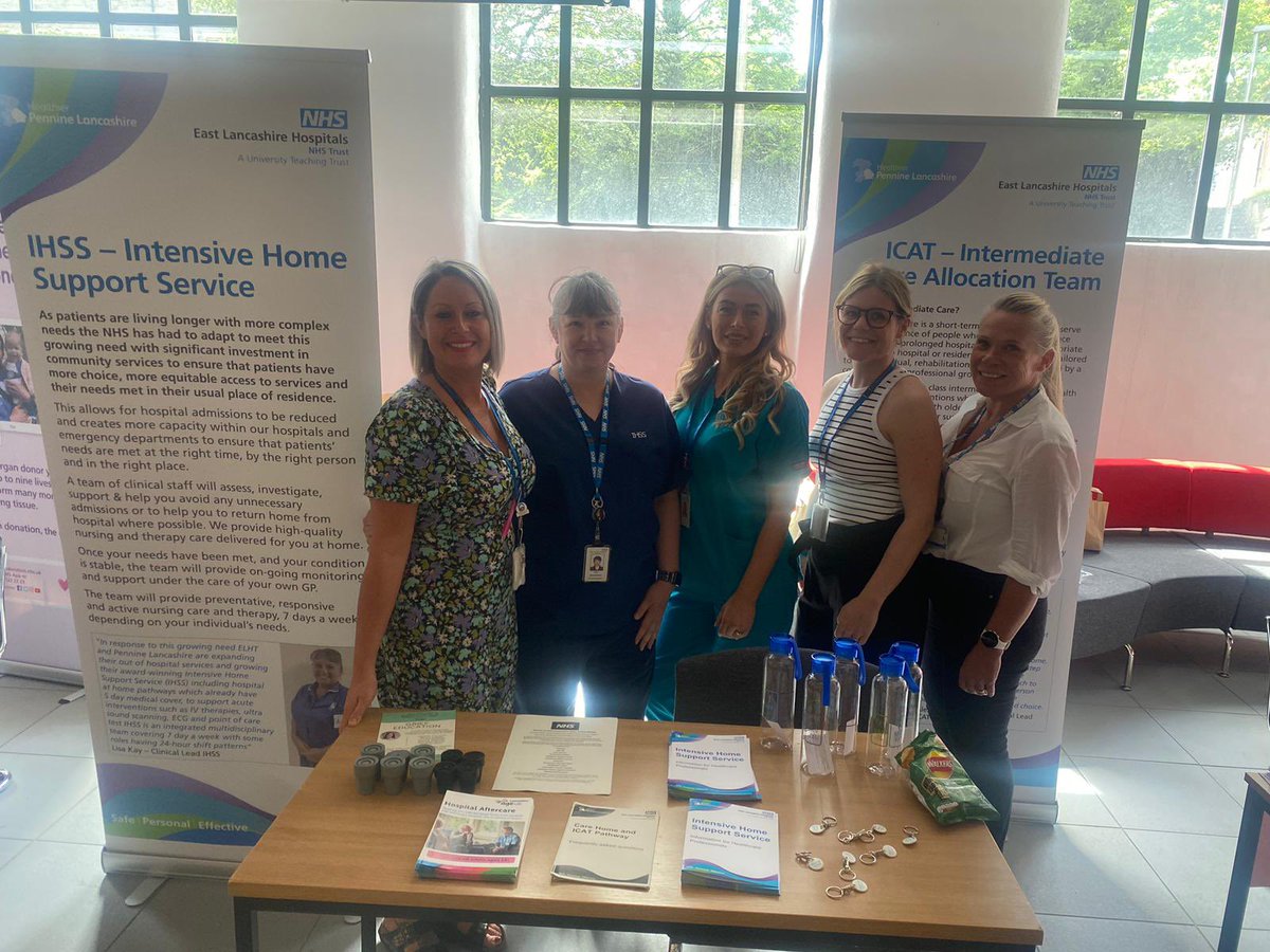 On Saturday Steady on! attended the #burnleyuclanevent together with other elht services @ELHTIHSS #collaborativeworking giving falls prevention advice to the public @ELHT_NHS @ELHTComms @TonyMcD99535329 @emlucja