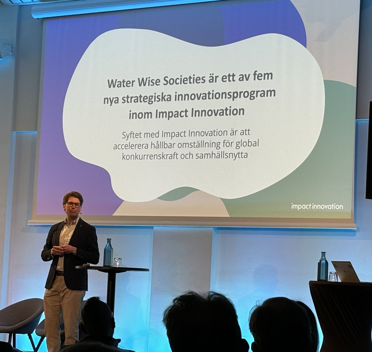 Hållbart vatten för alla 2050! 
= 
💦 Vattenresilienta samhällen
💦 Klok vattenanvändning
💦 Tillgång till vatten
💦 Välmående sjöar och vattendrag 
🌟🌟🌟
Programchef Magnus Arnell - <a href="/typeface_se/">Magnus Arnell</a> -  berättar om vad som ingår i innovationssatsningen  Water Wise Societies.