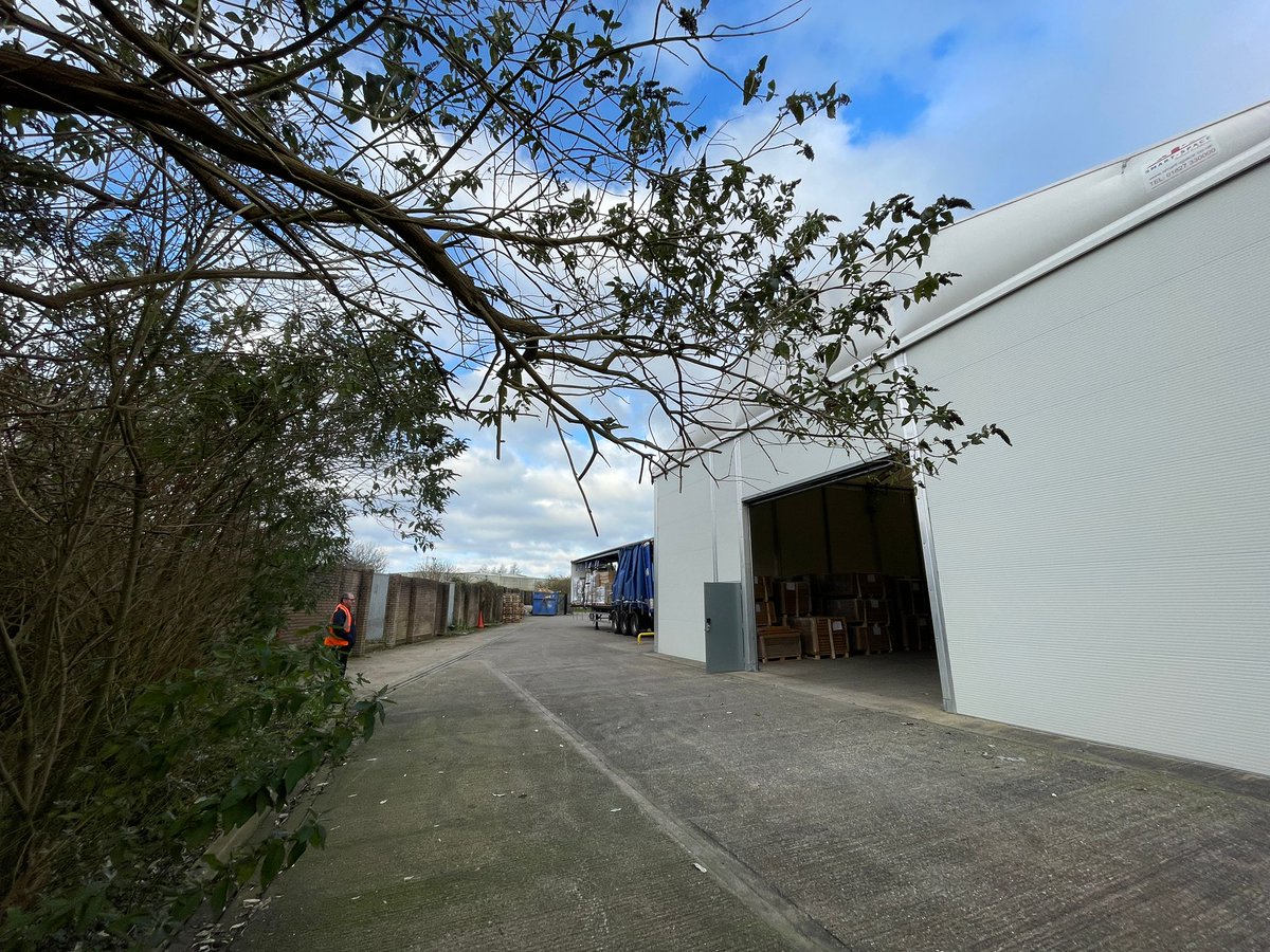 patchwaystudios's tweet image. Our backlot is often overlooked but believe us when we say it plays an important role!

It offers 56,000 square feet of space with stacks of parking for your unit base and flexible outdoor space!

Drop us an email on shoot@patchwaystudios.com to discuss your next project.