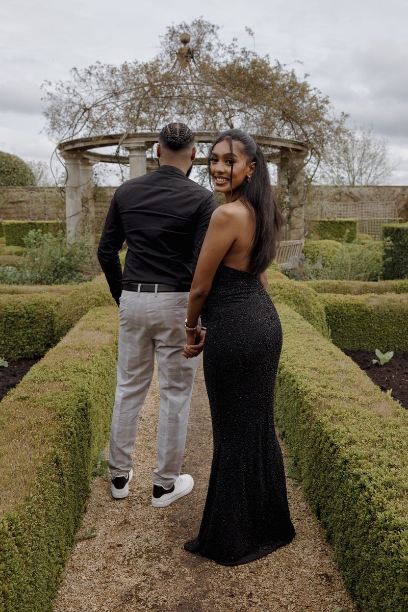 There really are too many to choose from... but swipe to see a few of our favourite photos from Thenutan and Thivyani's engagement shoot🥰🍃

Venue: Euridge Manor 🌺
Photography: Hannah Warmisham Weddings 📷

#cotswolds #engaged #bridetobe #shesaidyes #proposalideas #euridgemanor