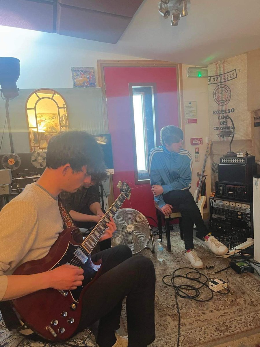 The Lunar Towers (@thelunartowers) on Twitter photo Rob laying down the solo on the instrumental section for ‘Morpho Butterfly’ at <a href="/yawnstudioswk/">YAWN Studios</a>
Out now on <a href="/ColoramaRecords/">Colorama Records</a>
open.spotify.com/track/397hre2s… Rob laying down the solo on the instrumental section for ‘Morpho Butterfly’ at <a href="/yawnstudioswk/">YAWN Studios</a>
Out now on <a href="/ColoramaRecords/">Colorama Records</a>
open.spotify.com/track/397hre2s…