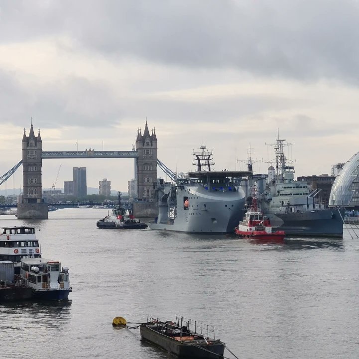 RFA Proteus was preparing to leave London this morning. Wish I could've hung around to watch her leave, but sadly I had to get to work 👎#TowerBridge #HMSBelfast #RFAProteus #RiverThames #London #Humpday #Wednesday