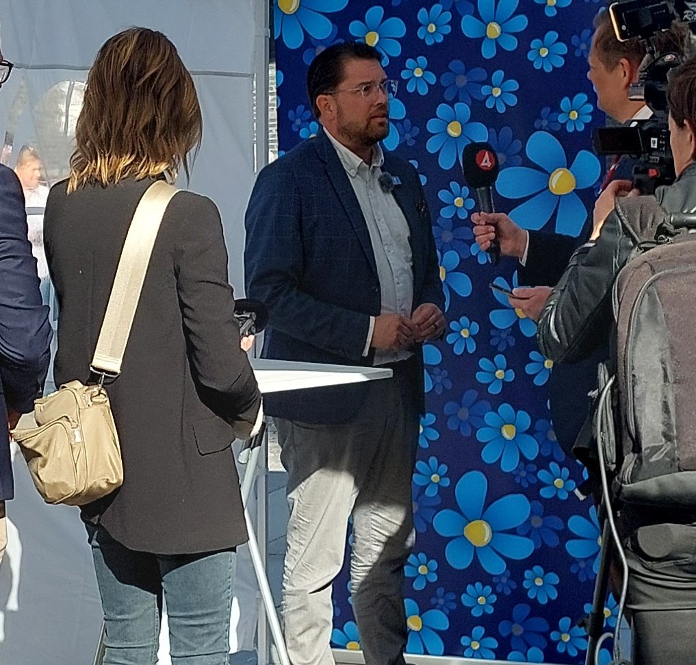 Jimmie Åkesson besökte ärorika Västerbotten och Umeå i går. Var väldigt kul att se honom bemöta den riktiga desinformationsfabriken TV4.