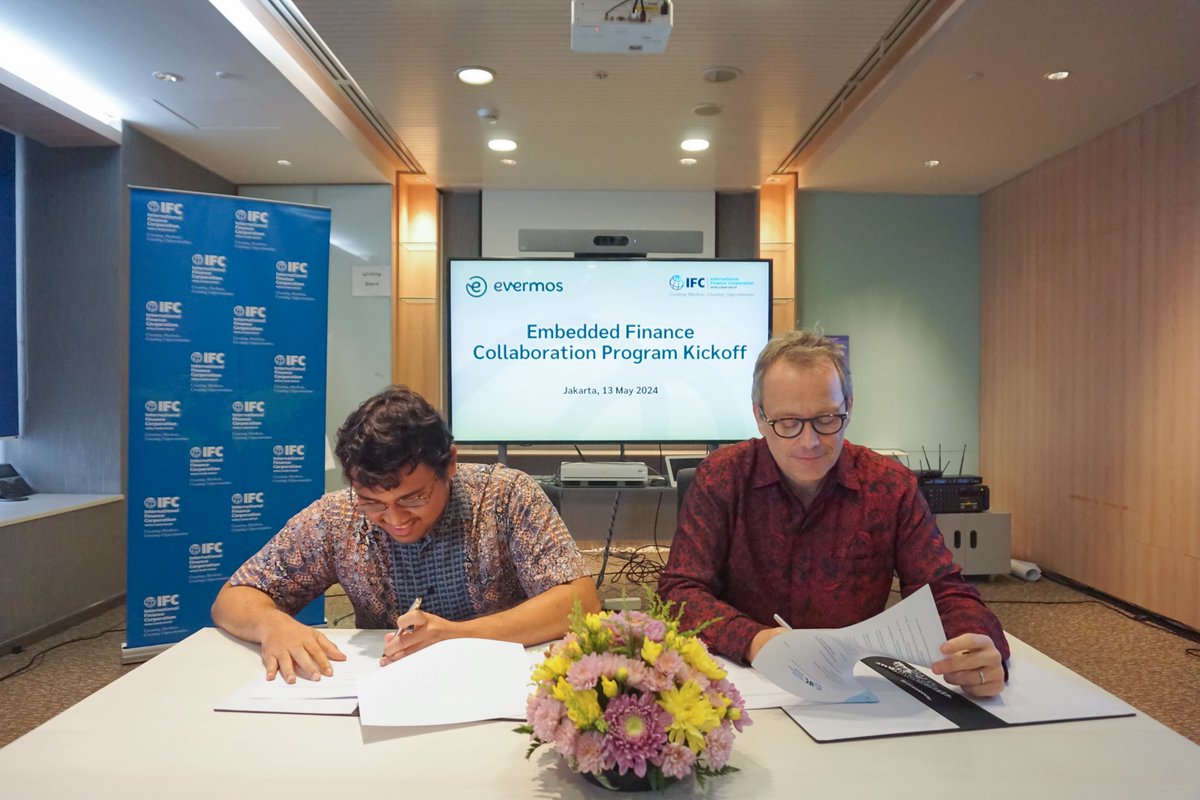 Good news!

#Evermos meluncurkan kerjasama dengan <a href="/IFC_EAP/">IFC EastAsiaPacific</a> untuk pemberdayaan #UMKM lokal melalui program embedded finance. Kerjasama ini diharapkan bisa membantu para wirausahawan lokal berkembang dengan penyediaan akses terhadap layanan keuangan yang inklusif &amp; mudah dijangkau