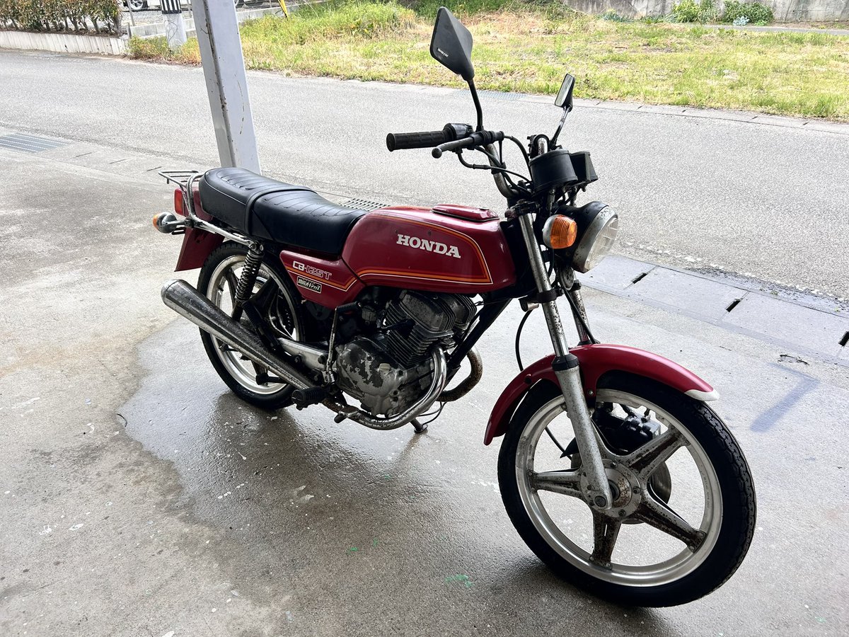 Fuki8888's tweet photo. CB125T売ります。

低走行、9,000km台

今のところエンジン不動で、ちょこちょこ直してます
キャブ洗って、ガソリン入れ替えてるんで、間も無くエンジン掛かるかも？
ボディー、フレーム、経年劣化による錆多々あり。

福島県福島市からです😁

¥75,000

#バイク売ります #単車売ります https://t.co/gGB15XVsO9