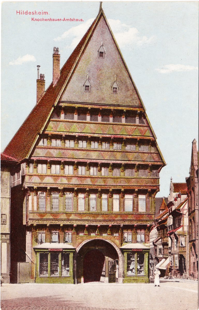 Guten morgen all! This fabulous #building on a vintage #postcard is the Knochenhauer-Amtshaus, #Hildesheim, Germany. The half-timbered building built 1529 was the Butcher's Guild House reconstructed in 1987 & now home to a museum of local history. PC dated 1910. Great
#postcards