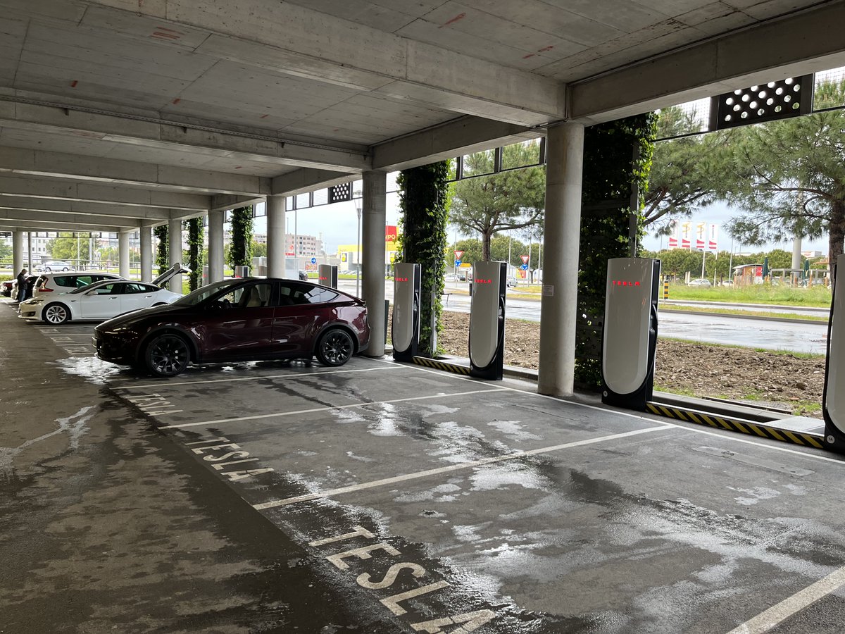 New Tesla Supercharger: Koper, Slovenia (8 stalls) tesla.com/en_eu/findus?l…