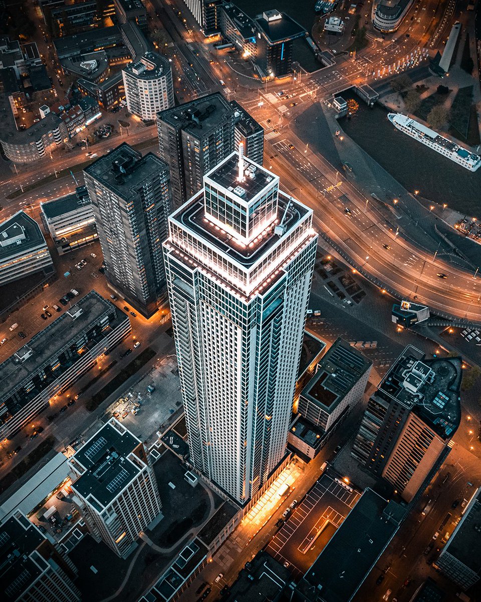 De hoogste observatiedeck en restaurant/bar van de Benelux wordt volledig gemaakt en bedacht door Rotterdamse bedrijven.  

Trots om hier onderdeel van de zijn namens <a href="/magnicity/">Nicole</a> 

📸 RK Skyshutter

Lees meer:  pressroom.misspublicity.nl/topverdiepinge…

#magnicity #zalmhaven #rotterdam