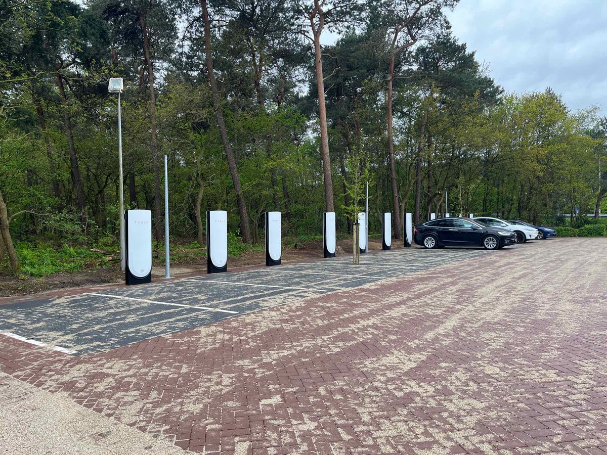 New Tesla Supercharger: Venray, Netherlands (12 stalls) tesla.com/en_eu/findus?l…