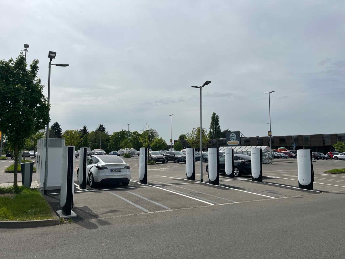 New Tesla Supercharger: Krefeld, Germany - (Globus) (8 stalls) tesla.com/en_eu/findus?l…