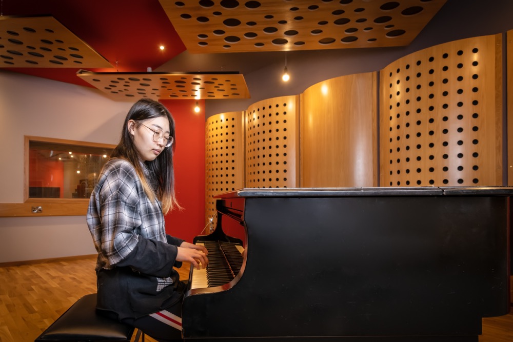 The Department of Music at @LivUni has launched two scholarships for UK students. One is a full tuition fee waiver per year on the MRes Music for composers. The other gives £5,000 off the tuition fee for the MA Music and Audiovisual Media. More > bit.ly/3QO3t58