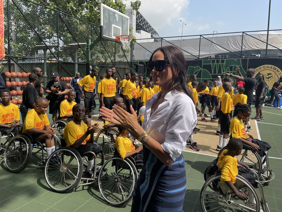 Prince Harry and Meghan made a commitment to build one Basketball Court in Abuja to support the development of sports as part of the Giants of Africa initiative. #sussexroyal #harryandmeghan