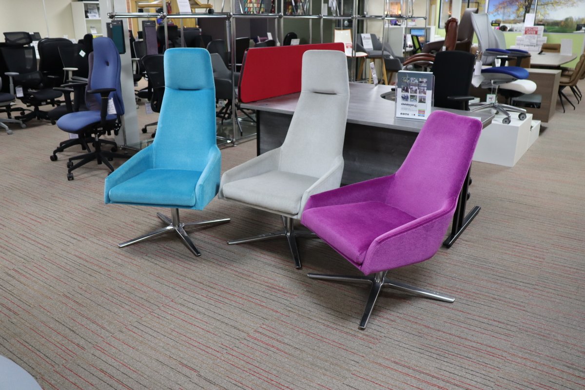 chrisbeon's tweet image. 🪑 Don't underestimate the power of the right chair! 💼 

Our latest blog dives into the world of #visitorseating and #conferenceseating, revealing why it's more than just a place to sit.

Discover more 👉 bit.ly/3QH8wnO  

#OfficeSeating #ConferenceChairs