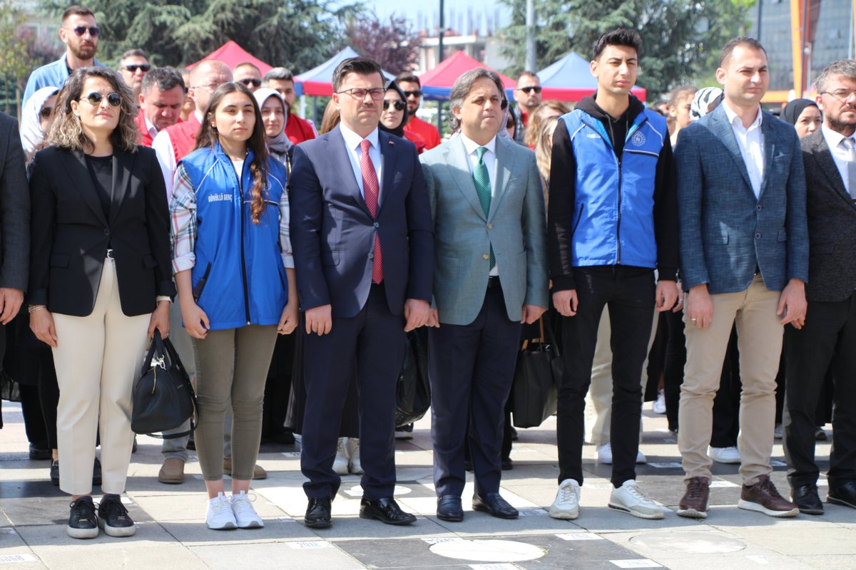 📍 Anıt Park Meydanı 🇹🇷

15-21 Mayıs 2024 tarihleri arasında kutlanacak olan “Gençlik Haftası“ İl Müdürümüz İsa Yazıcı'nın gençlerimizle birlikte Atatürk Anıtına Çelenk sunumu başladı.

duzce.gsb.gov.tr/HaberDetaylari…

@OA_BAK 
@gencliksporbak