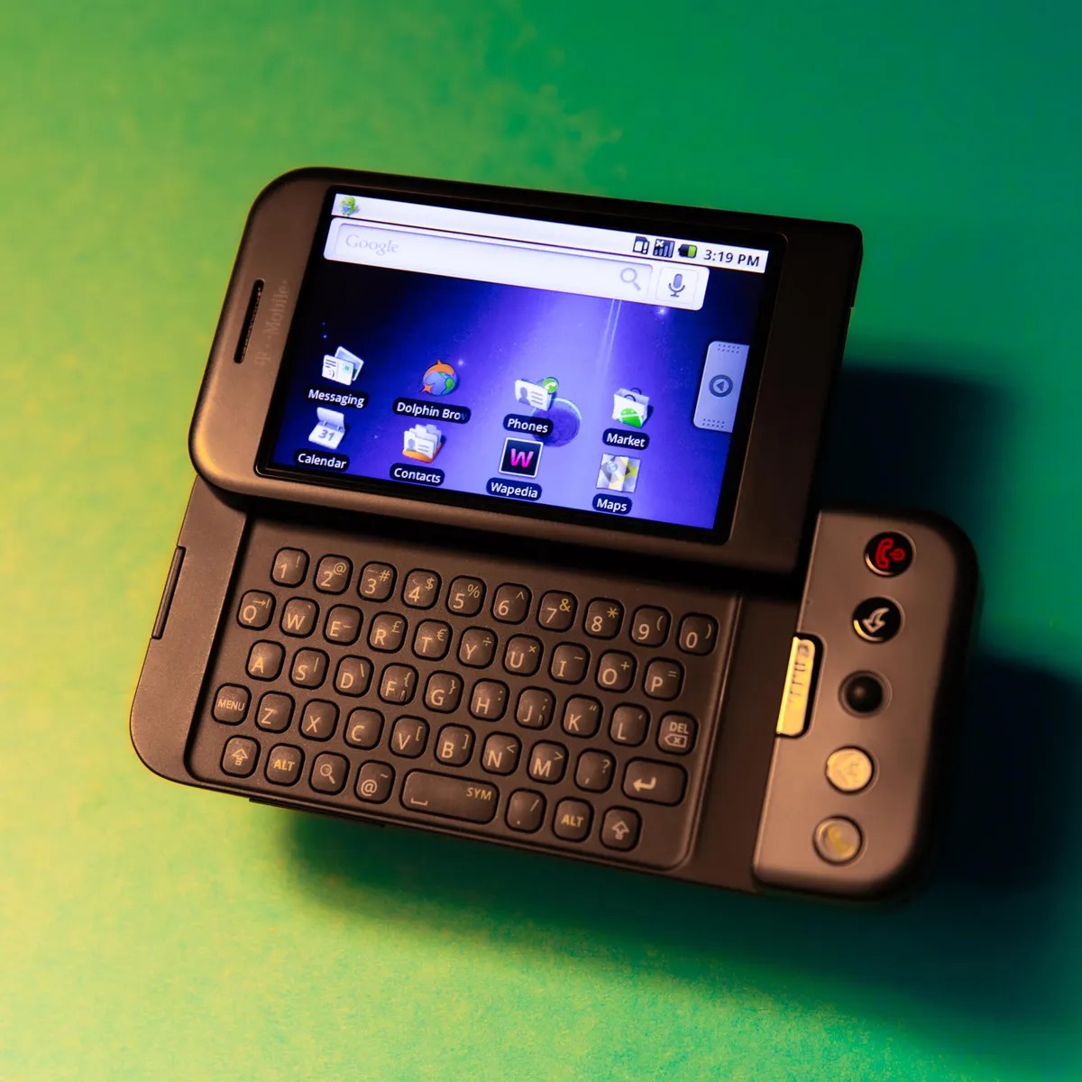 Fun fact, the first ever android smartphone came a full year after the first iPhone! 

Also known as the T-Mobile G1, the smartphone was made by HTC and called the HTC Dream.
#TechTrivia #HTC #TechRevolution #TechSolutions