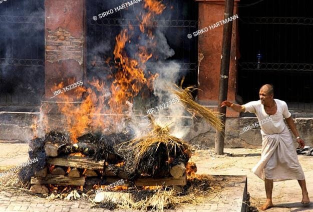 All such stinking rich #Hindu business tycoons remember that in the end when pushed into the crematorium or set on a funeral pyre all that is carried is the body you're in before done to ashes with 'trustees' chanting behind, '#Ram naam sathya hai'.⬇️line, have just enough #India