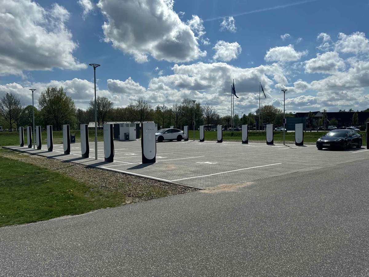 New Tesla Supercharger: Billund, Denmark (16 stalls) tesla.com/en_eu/findus?l…