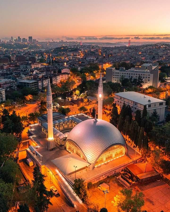 Shaqirin mosque in Istanbul 💓 📸 : dr.iyasar