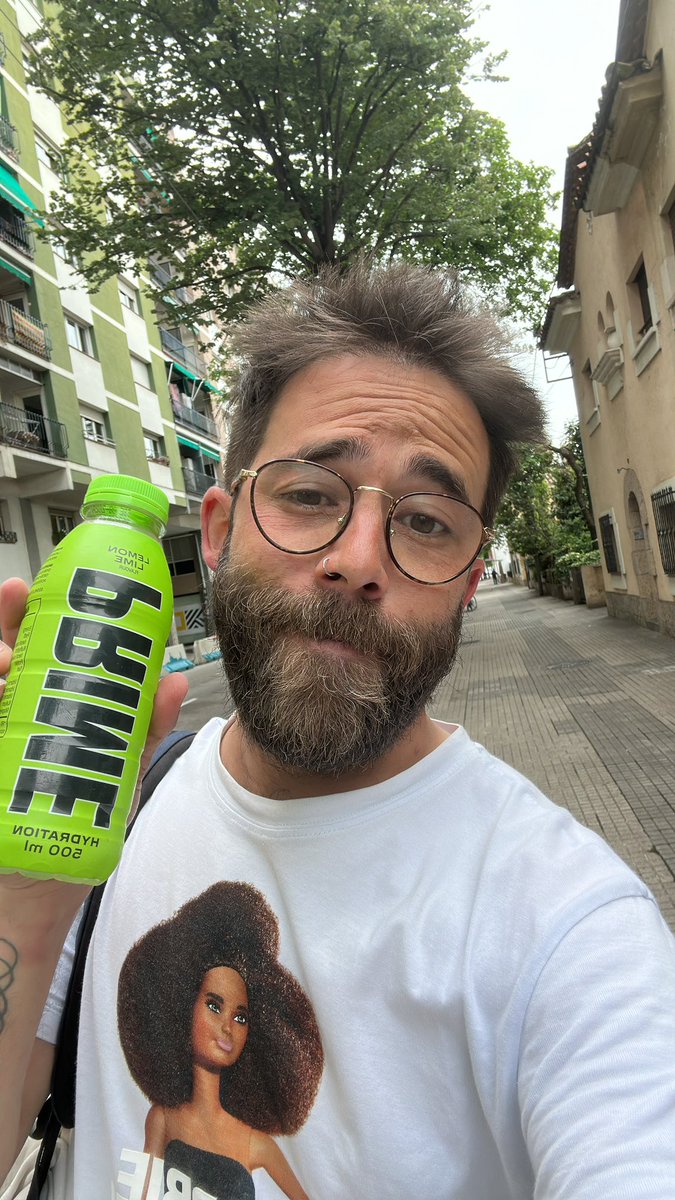 Quien va por la calle con estas pelandreras después de Crossfit? 

🙋🏻‍♂️

#beardvictim muertísimo