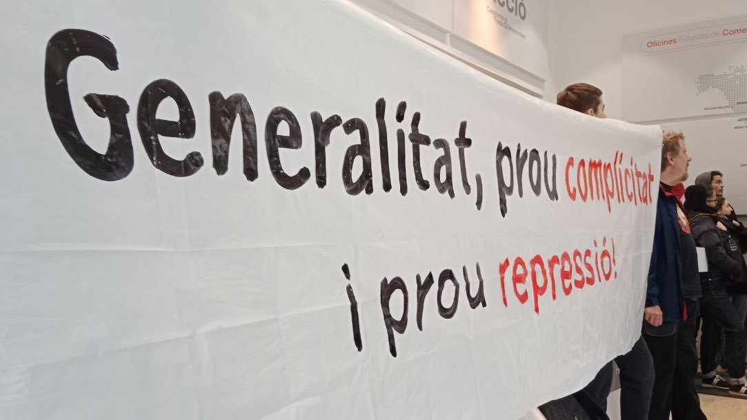 Arran_jovent's tweet image. Som a @accio_cat per exigir que s'acabi el comerç d'armes amb Israel i el trencament de relacions amb aquest estat genocida 🔥🇮🇱

També demanem que s'aturi la criminalització i persecució del moviment solidari amb Palestina. 

#BoicotIsrael #AturemElGenocidi