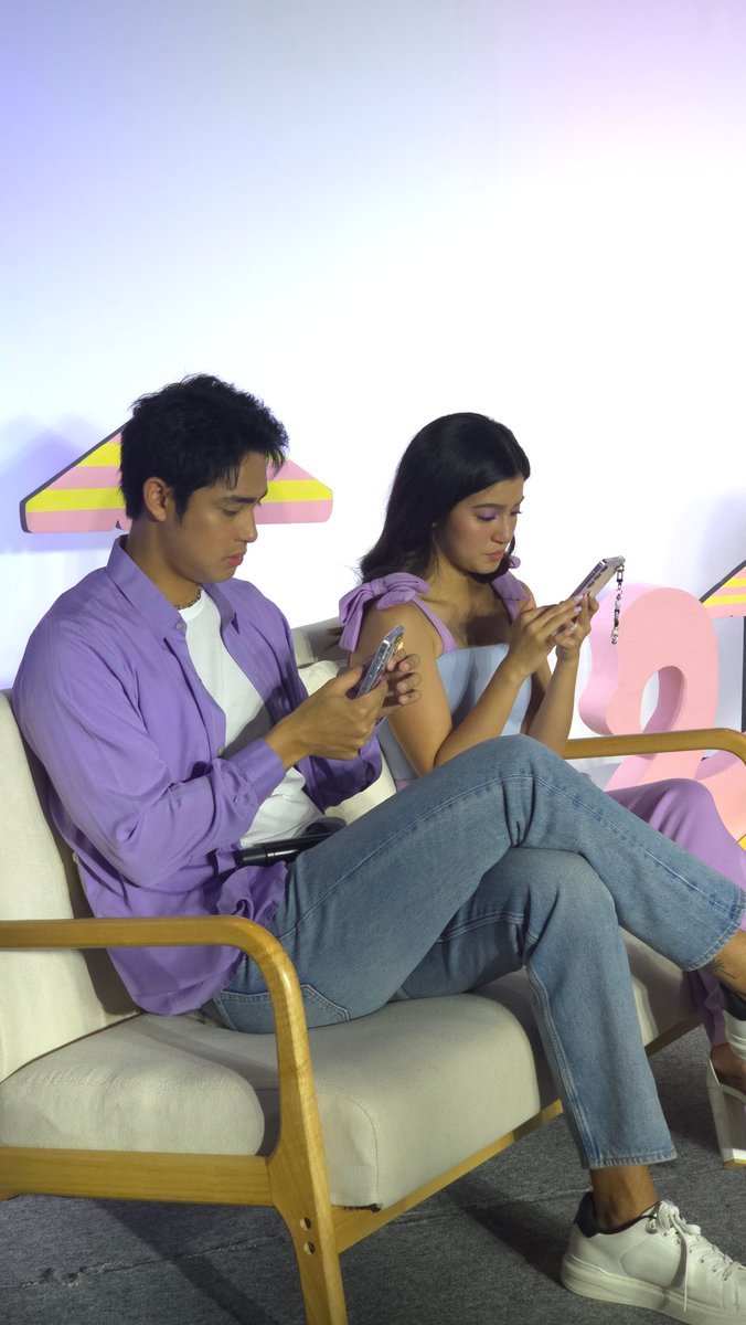 Look how cute and serious #DonBelle is while they create their personalized wallpapers using customized stickers of the #GalaxyA55 5G! #DONBELLExSAMSUNG #TeamGalaxy